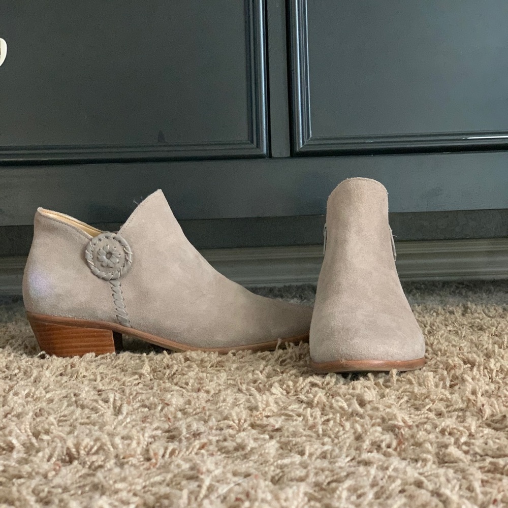 Jack Rogers light grey booties